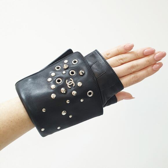 CHANEL Leather Motorcycle Glove Single Right Hand Studded Long Mittens Sz.8 - Picture 2 of 8